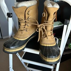 Sorel snow boot with removable insulation like new